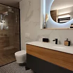L'avantgardiste, Spacious 6 Bedrooms Duplex, Panoramic View Apartment *
