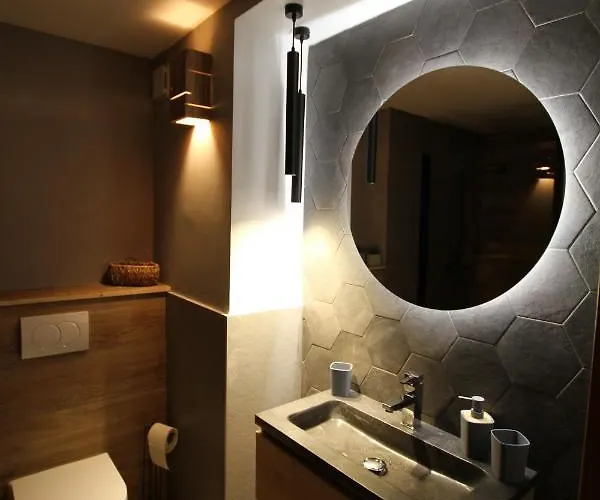 L'avantgardiste, Spacious 6 Bedrooms Duplex, Panoramic View 克莱恩 蒙塔纳