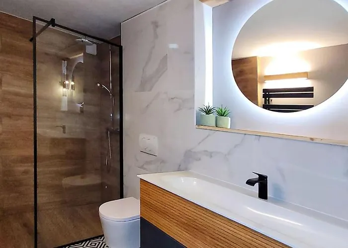 L'avantgardiste, Spacious 6 Bedrooms Duplex, Panoramic View 公寓 克莱恩 蒙塔纳