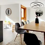 L'avantgardiste, Spacious 6 Bedrooms Duplex, Panoramic View Lägenhet *